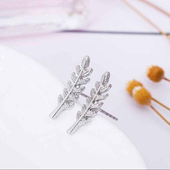 Silver Leaf Ear Crawler Stud Earrings 🤍HP🤍 - Picture 2 of 3